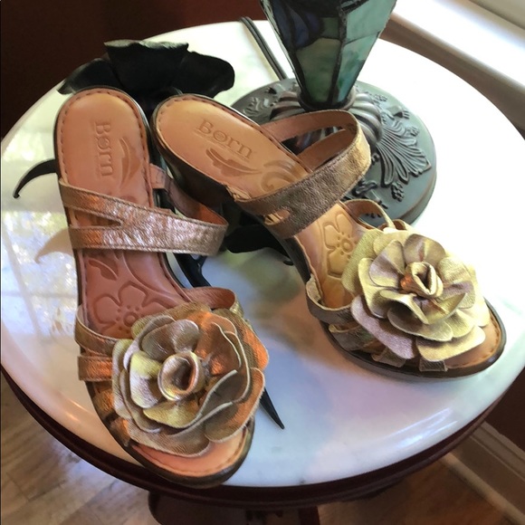 Born Shoes - Gold Born flower shoes